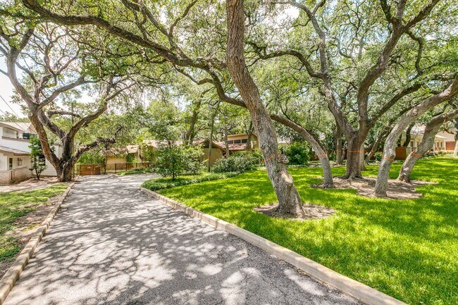 Building Photo - BEAUTIFUL 4-BEDROOM HOME IN ALAMO HEIGHTS
