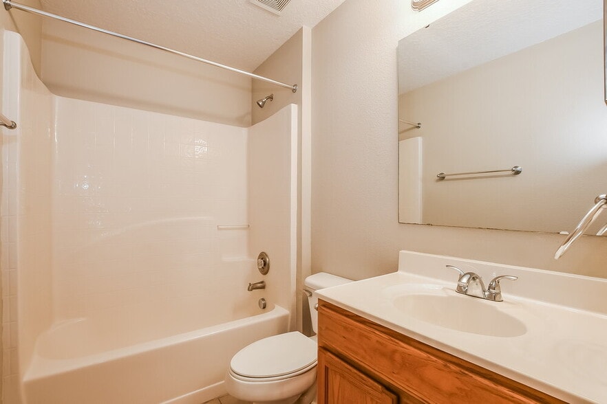 Building Photo - 2127 Aitkin Loop