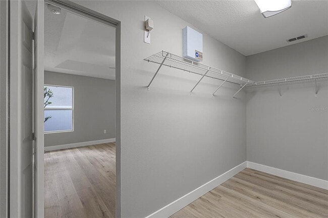Building Photo - 13550 Laranja St