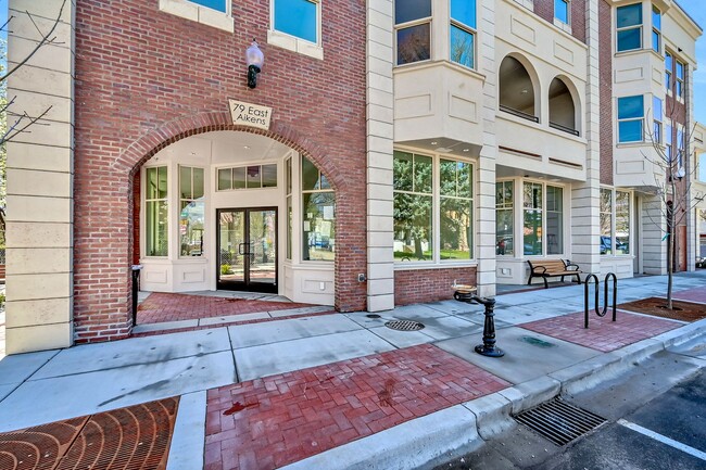 Building Photo - 167 E Aikens St