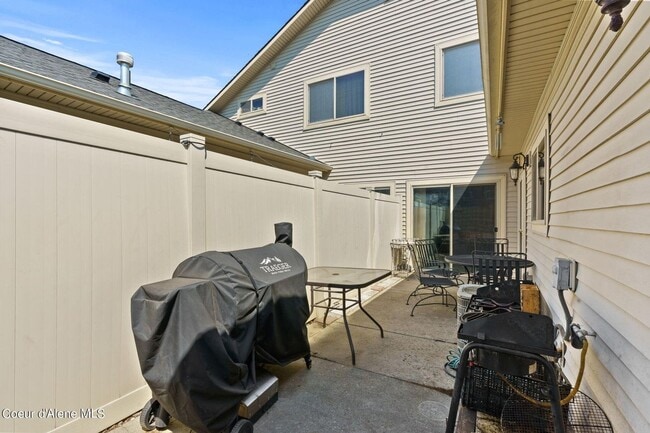 Building Photo - Gated Black Bay Community condo 3 bed 2.5 bath