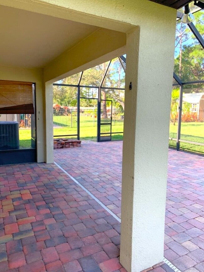 Building Photo - 2402 Okalani St