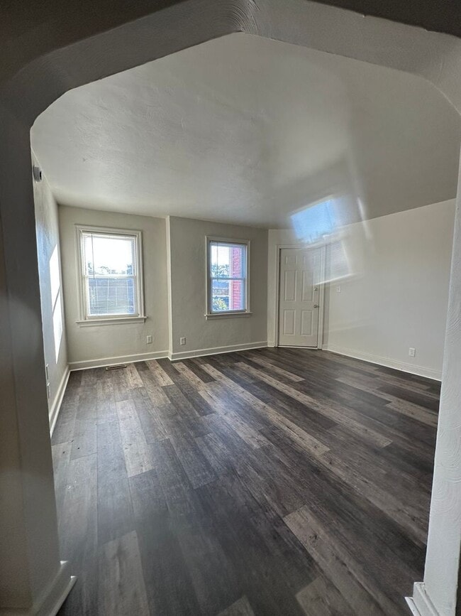 Building Photo - 1352 Little Bay Ave
