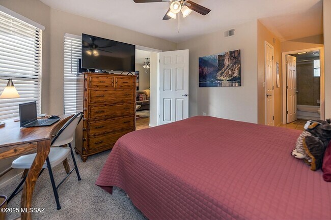 Building Photo - 5855 N Kolb Rd