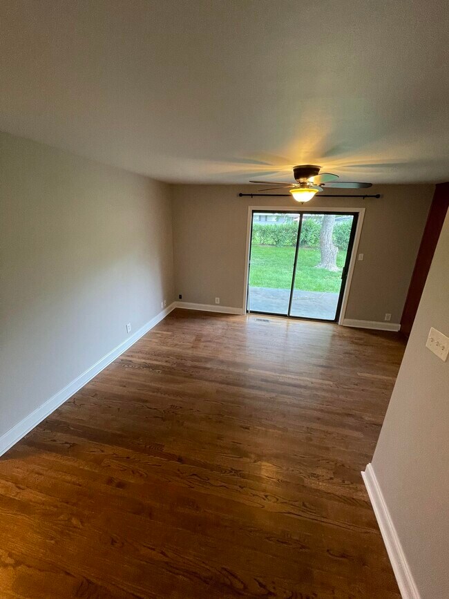 Dining Area - 749 Aeronca Rd NW