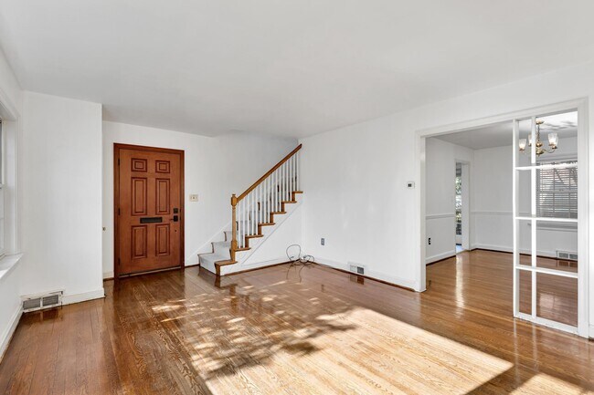 Building Photo - 1529 N Kenilworth St