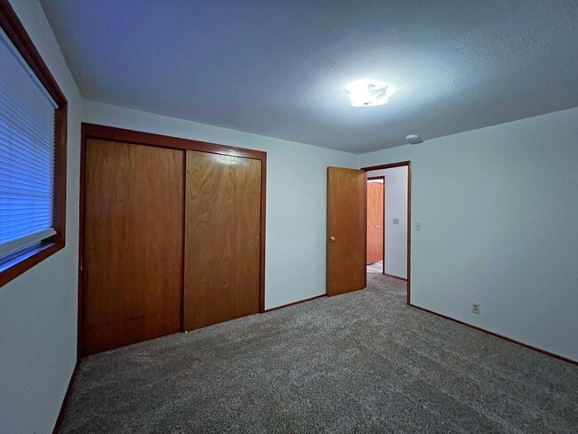 Building Photo - Adorable Three Bedrooom in Edgewood