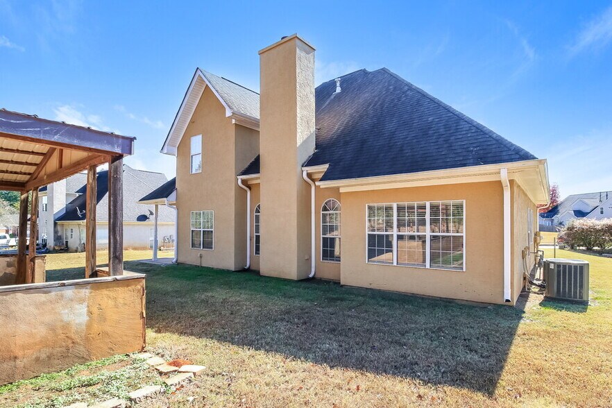 Building Photo - 453 Aviemore Loop