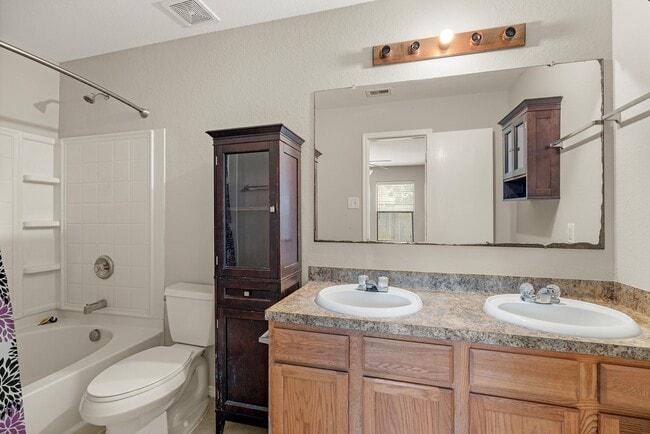 Building Photo - 2619 Chisolm Creek Ct
