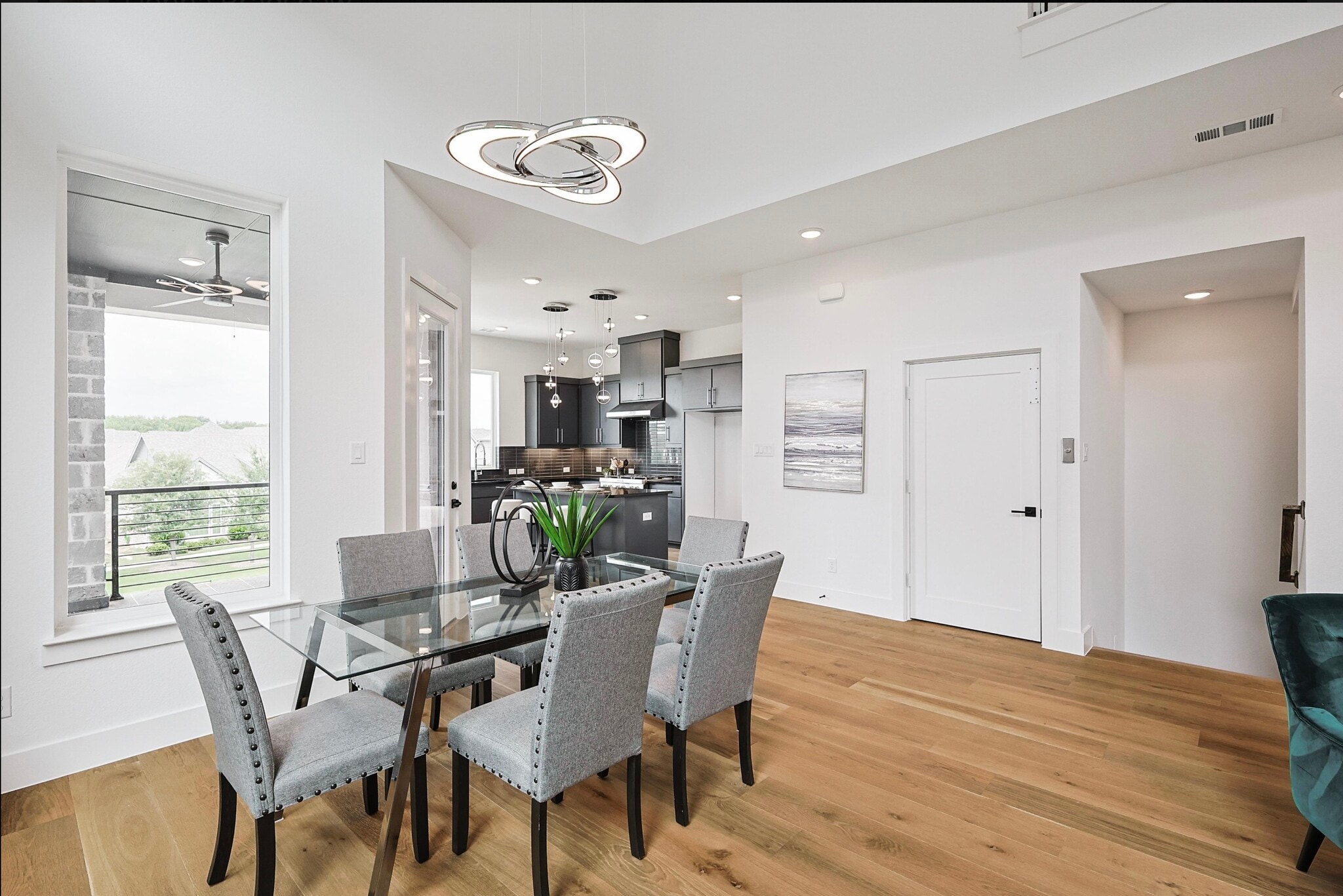 Dining - 7621 Hewitt