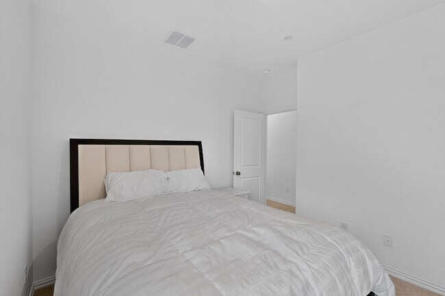 Building Photo - 1032 Bristleleaf Wy