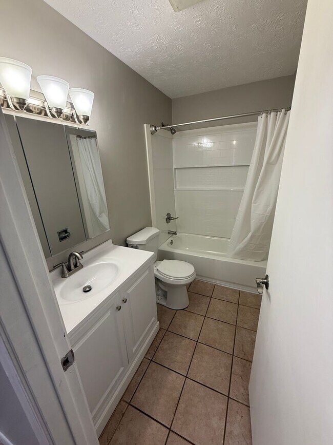 Building Photo - 918 Pearson Cir