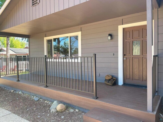 Building Photo - 3 bedroom, 2 bath in Lake Wildwood, Penn V...