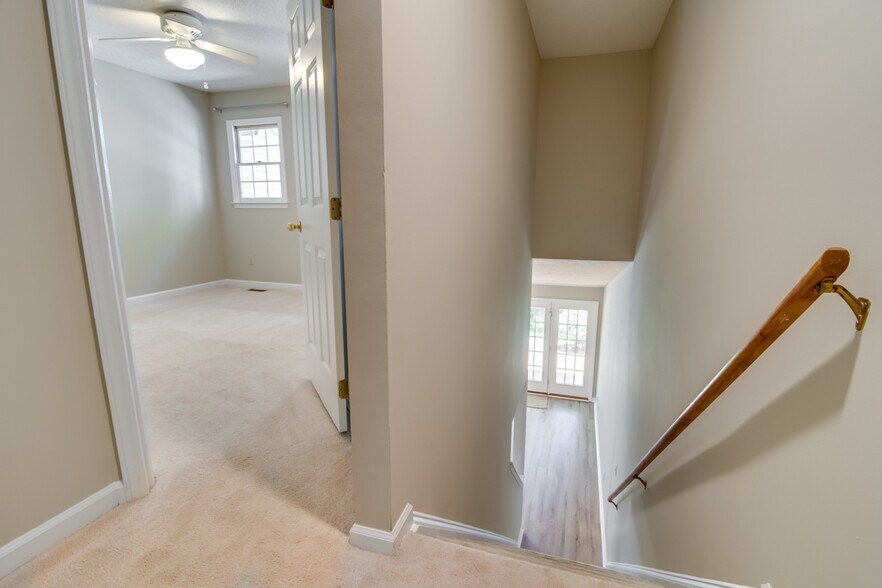 Building Photo - 68 Forest Oaks Dr