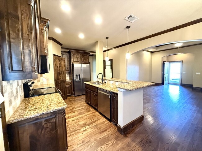 Building Photo - 414 Hidden Path