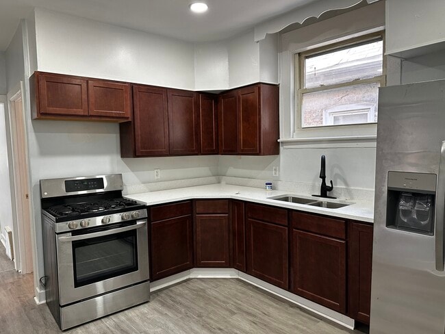 Building Photo - 7621 S Eberhart Ave