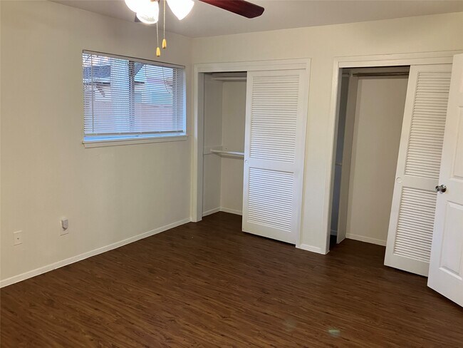 Building Photo - 8050 Sands Point Dr