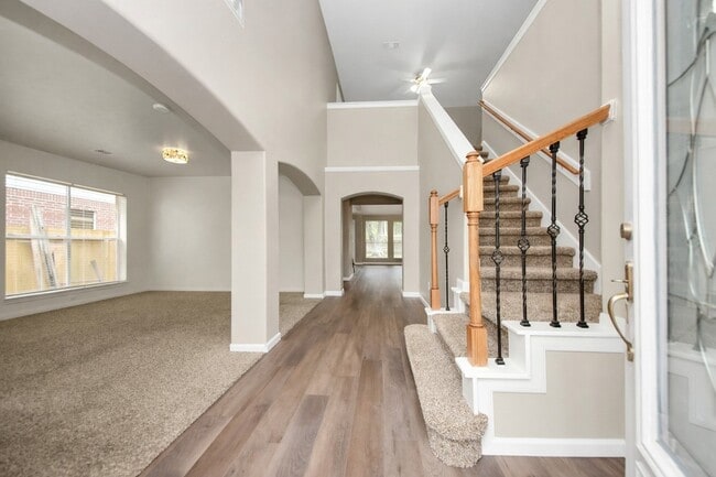 Building Photo - 1802 Whispering Forest Dr