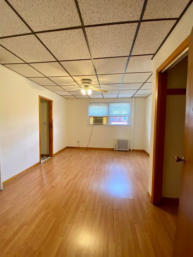 Building Photo - 16 Perrine Ave