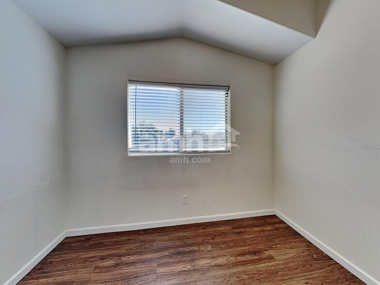 Building Photo - 9824 E Onza Ave