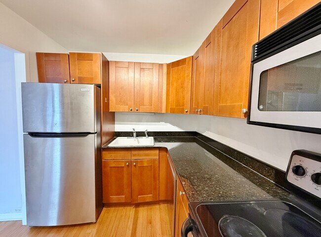 Building Photo - 3550 N Lake Shore Dr