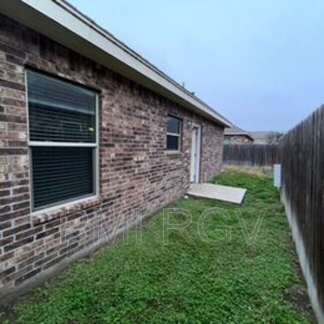 Building Photo - 2601 E Garfield Ave