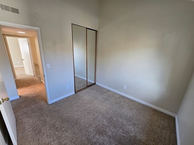 Building Photo - Spacious & Upgraded Clairemont Townhome – Prime Central Location!