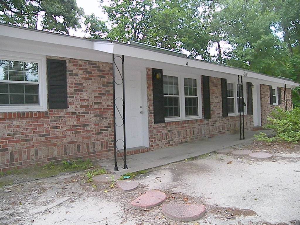 Building Photo - 7600 E Oakridge Cir