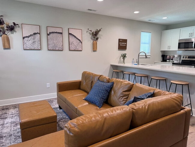 Building Photo - 1249 Kinsmoor Ave