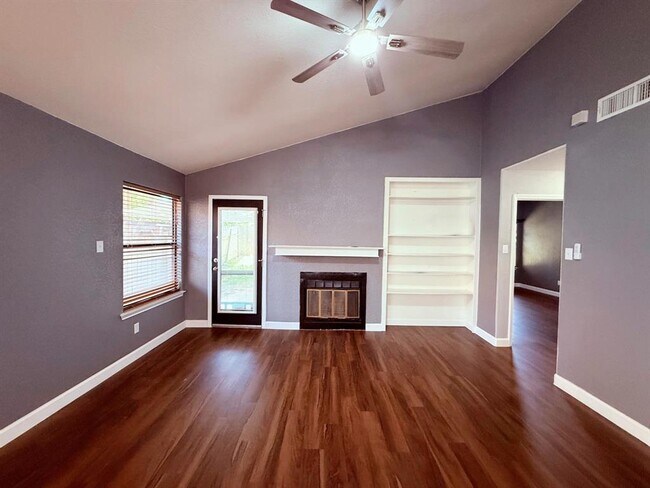 Building Photo - 12314 Thompkins Dr