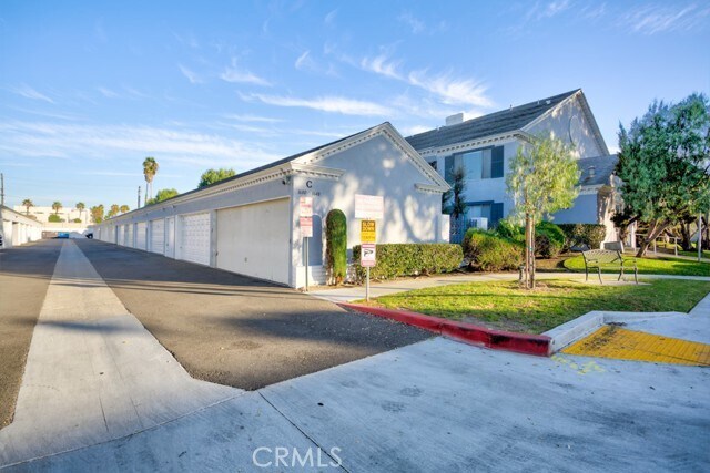 Building Photo - 1610 S Pomona Ave