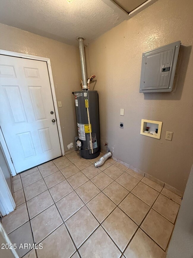 Building Photo - 2484 N Sulphur Springs St