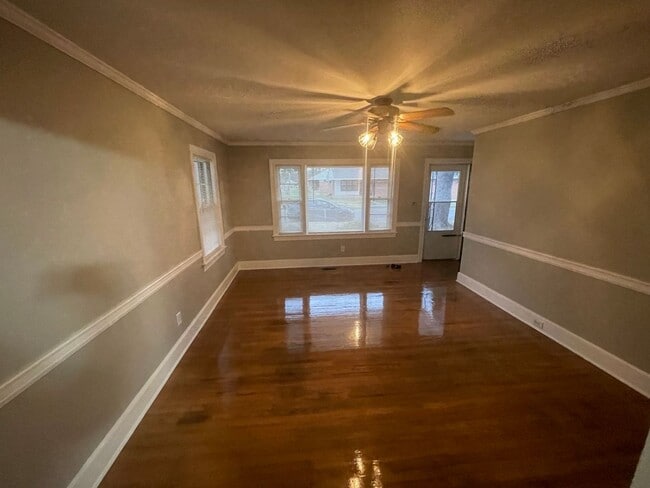Building Photo - 2 Bedroom Brick House