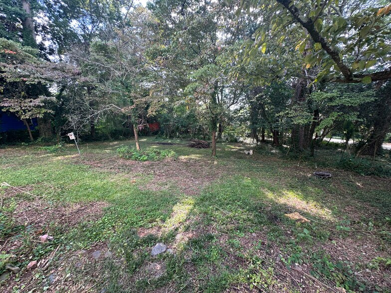 Building Photo - 1045 Forrest Blvd