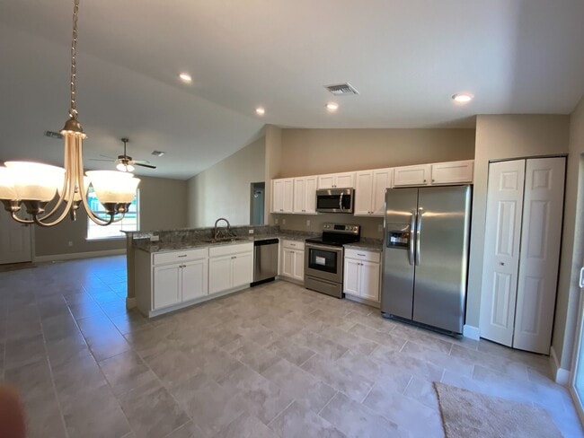 Building Photo - Desirable SW Ocala Neighborhood 3/2/2 **Won't Last**