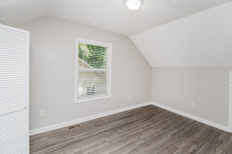 Building Photo - 3801 Davis Ln
