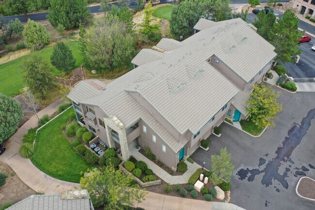 Building Photo - Beautiful 3 Bed, 2 Bath Condo on the Hassaympa Golf Course!