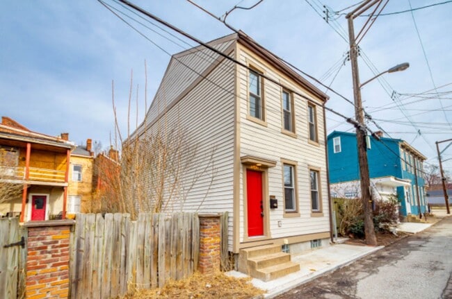 Building Photo - 3 Bedroom 1.5 Bath - Pittsburgh