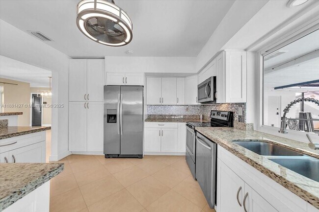 Building Photo - 5250 SW 4th Ct