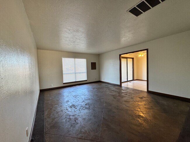 Building Photo - NW 7th Duplex