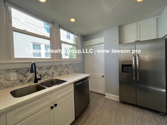 Building Photo - Charming Grandin Court House with Detached Garage and In Law Suite