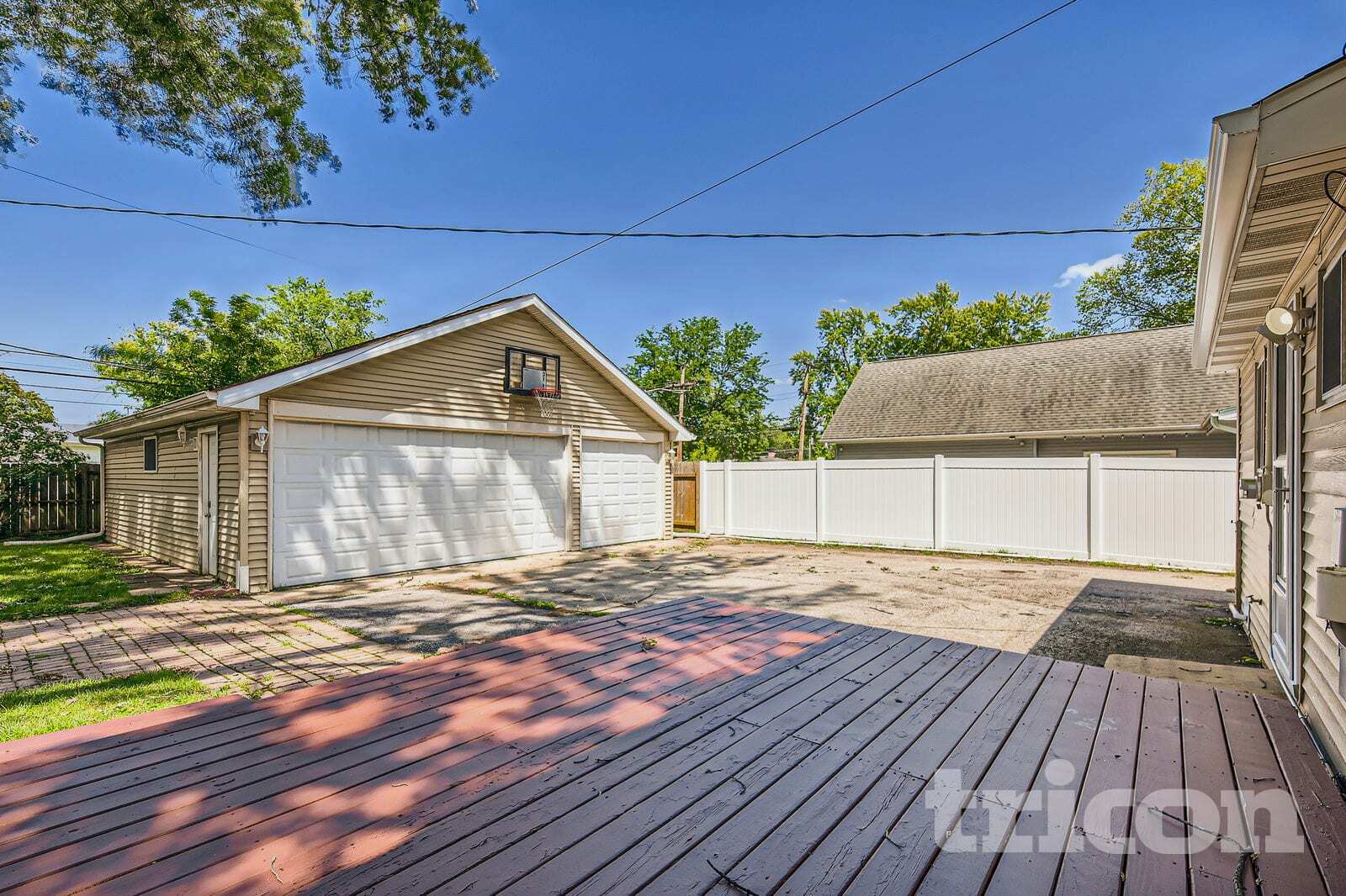 Building Photo - 612 W James St