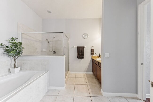 Building Photo - Updated 2/2 with attached 1 car garage right in Baldwin Park!