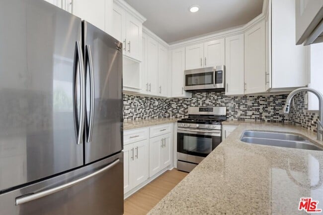 Building Photo - 3528 Mesquite Dr