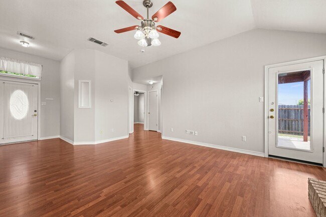 Building Photo - Available NOW!!!! This 3 bedroom, 2 bath, 2 car garage home has no carpet. All flooring is LVP an...