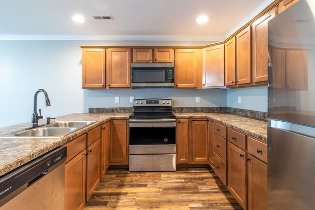 Building Photo - 926 Warrior Hill Dr