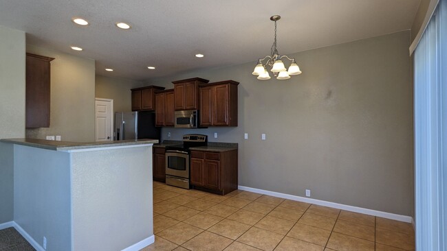 Building Photo - 3 Bed 2.5 Bath in Woodmen Hills w/AC