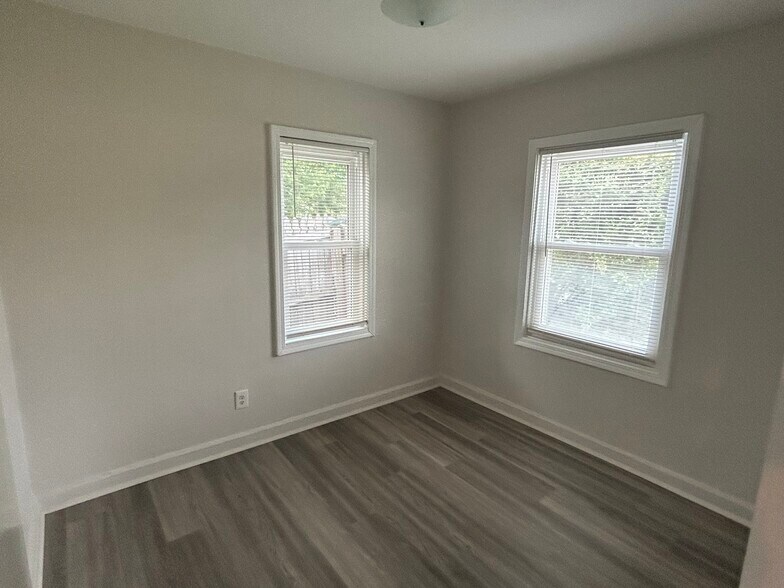 Bed 1 - 12161 Inkster Rd