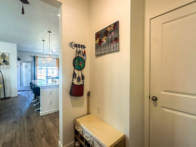 Building Photo - 9037 Borrowdale Ln