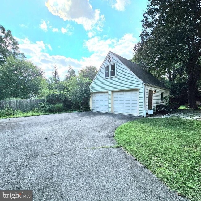 Building Photo - 6431 Overhill Rd